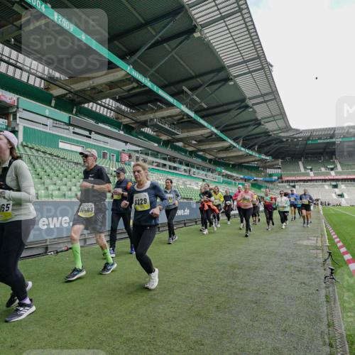 05.10.2025 - 20. swb-Marathon Bremen Michael Burmester http://msf.ph/oto/9225186 05.10.2025 10:38:57 Laufen im Stadion 7199, 7788, 8123, 9182, 9184, 9229, 9235, 9269, 9300, 9322, 9324, 9331, 9335, 9379, 9394, 9398, 9409, 9432, 9498, 9628, 9660, 9668, 9707, 9750, 9752, 9765, 9771, 9782, 9850, 9890, 9915, 9927, 9940, 9978, 9998, 10106, 10142, 10167, 10205, 10213, 10255, 10258, 10297, 10371, 10404, 10405, 10439, 10446, 10478, 10483, 10498, 10511, 10529, 10530, 10551, 10557, 10623, 10734, 10803, 10804, 10853, 9189, 9210, 9468, 9486, 9813, 9858, 10033, 10056, 10098 meine-sportfotos.de