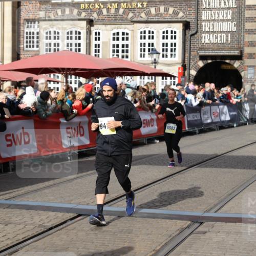 05.10.2025 - 20. swb-Marathon Bremen Yannick Fuchs http://msf.ph/oto/9225187 05.10.2025 10:59:52 Ziel 9473, 10420, 11582, 11720 meine-sportfotos.de