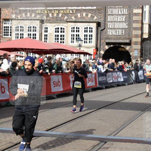 05.10.2025 - 20. swb-Marathon Bremen Yannick Fuchs http://msf.ph/oto/9225192 05.10.2025 10:59:53 Ziel 9473, 9673, 10420, 11582, 11720 meine-sportfotos.de