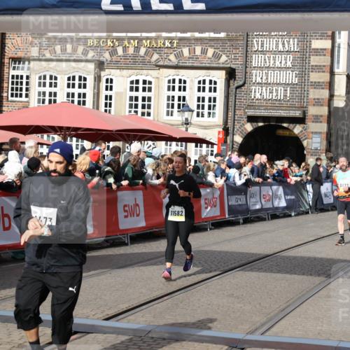 05.10.2025 - 20. swb-Marathon Bremen Yannick Fuchs http://msf.ph/oto/9225195 05.10.2025 10:59:53 Ziel 9473, 9673, 10420, 11582, 11720 meine-sportfotos.de