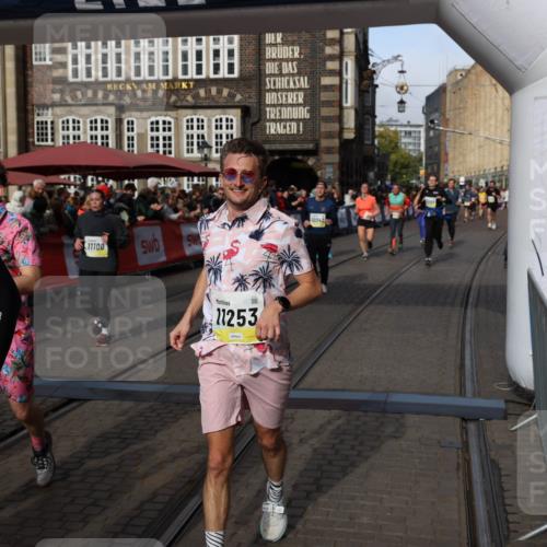05.10.2025 - 20. swb-Marathon Bremen Yannick Fuchs http://msf.ph/oto/9225197 05.10.2025 10:56:38 Ziel 9424, 9783, 9790, 9932, 10005, 10042, 10179, 10387, 10546, 10648, 11100, 11253, 11260, 11571, 11723 meine-sportfotos.de