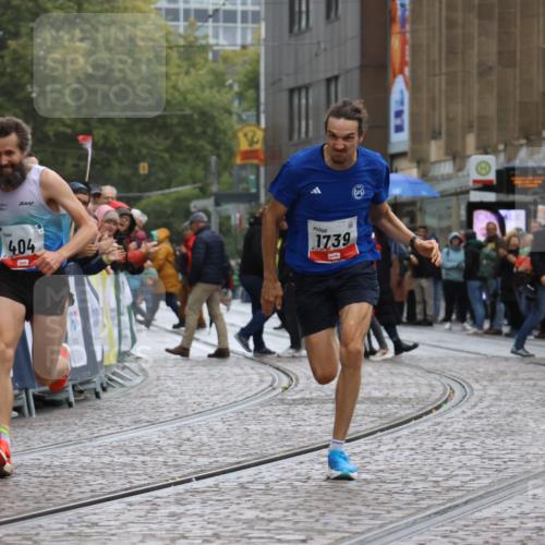 05.10.2025 - 20. swb-Marathon Bremen Strokosch-Dieckow http://msf.ph/oto/9225199 05.10.2025 12:17:49 Ziel 404, 1739 meine-sportfotos.de