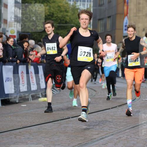 05.10.2025 - 20. swb-Marathon Bremen Strokosch-Dieckow http://msf.ph/oto/9225202 05.10.2025 10:48:44 Ziel 7414, 9261, 9482, 9674, 9729, 10799 meine-sportfotos.de
