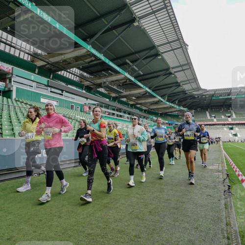05.10.2025 - 20. swb-Marathon Bremen Michael Burmester http://msf.ph/oto/9225203 05.10.2025 10:39:01 Laufen im Stadion 7199, 7788, 8123, 9182, 9184, 9229, 9235, 9269, 9300, 9322, 9324, 9331, 9335, 9379, 9394, 9398, 9409, 9515, 9610, 9628, 9660, 9668, 9707, 9750, 9752, 9765, 9771, 9782, 9850, 9890, 9915, 9927, 9940, 9944, 9978, 9998, 10106, 10142, 10205, 10213, 10255, 10258, 10297, 10371, 10404, 10405, 10439, 10446, 10478, 10483, 10498, 10511, 10529, 10551, 10557, 10623, 10734, 10853, 9189, 9210, 9468, 9486, 9813, 9858, 10033 meine-sportfotos.de