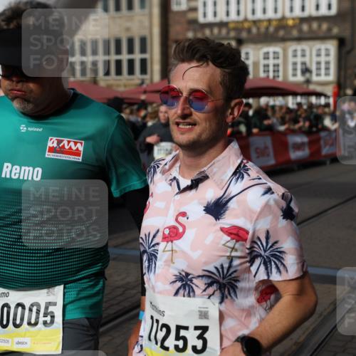 05.10.2025 - 20. swb-Marathon Bremen Yannick Fuchs http://msf.ph/oto/9225208 05.10.2025 10:56:39 Ziel 9424, 9547, 9790, 9932, 10005, 10042, 10179, 10387, 10546, 10648, 11100, 11253, 11260, 11571, 11691, 11723 meine-sportfotos.de