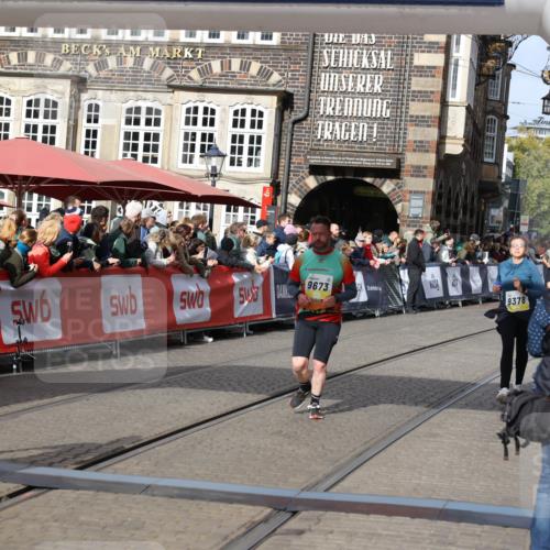 05.10.2025 - 20. swb-Marathon Bremen Yannick Fuchs http://msf.ph/oto/9225211 05.10.2025 10:59:55 Ziel 9378, 9473, 9673, 10420, 11582, 11720 meine-sportfotos.de