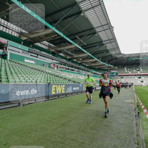 05.10.2025 - 20. swb-Marathon Bremen Michael Burmester http://msf.ph/oto/9225224 05.10.2025 10:39:07 Laufen im Stadion 7199, 7654, 7788, 8123, 9182, 9184, 9224, 9225, 9229, 9235, 9269, 9300, 9322, 9324, 9325, 9331, 9335, 9379, 9394, 9398, 9409, 9515, 9610, 9628, 9644, 9660, 9668, 9713, 9752, 9765, 9771, 9782, 9850, 9890, 9908, 9915, 9927, 9940, 9944, 9978, 9998, 10018, 10021, 10106, 10142, 10205, 10213, 10238, 10255, 10258, 10289, 10297, 10371, 10404, 10405, 10439, 10446, 10478, 10483, 10498, 10511, 10529, 10551, 10557, 10623, 10734, 10853, 9210, 10033 meine-sportfotos.de
