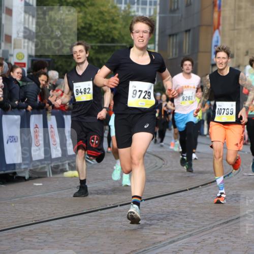 05.10.2025 - 20. swb-Marathon Bremen Strokosch-Dieckow http://msf.ph/oto/9225227 05.10.2025 10:48:44 Ziel 7414, 9261, 9482, 9674, 9729, 10799 meine-sportfotos.de