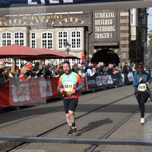 05.10.2025 - 20. swb-Marathon Bremen Yannick Fuchs http://msf.ph/oto/9225228 05.10.2025 10:59:56 Ziel 9378, 9473, 9673, 10420, 11582, 11720 meine-sportfotos.de