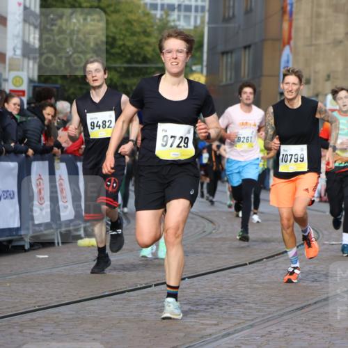 05.10.2025 - 20. swb-Marathon Bremen Strokosch-Dieckow http://msf.ph/oto/9225258 05.10.2025 10:48:44 Ziel 7414, 9261, 9482, 9674, 9729, 10799 meine-sportfotos.de