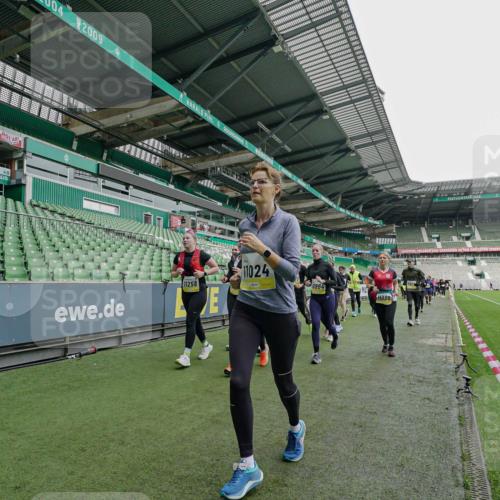 05.10.2025 - 20. swb-Marathon Bremen Michael Burmester http://msf.ph/oto/9225265 05.10.2025 10:39:21 Laufen im Stadion 7199, 7654, 7788, 7789, 7979, 8123, 9002, 9180, 9182, 9186, 9224, 9225, 9228, 9229, 9269, 9300, 9315, 9324, 9325, 9379, 9394, 9398, 9419, 9515, 9523, 9610, 9628, 9644, 9660, 9668, 9713, 9765, 9780, 9782, 9850, 9890, 9908, 9927, 9944, 9998, 10018, 10021, 10106, 10142, 10207, 10213, 10238, 10255, 10258, 10289, 10297, 10371, 10374, 10405, 10426, 10446, 10462, 10483, 10498, 10511, 10529, 10531, 10551, 10557, 10567, 10587, 10597, 10623, 10734, 10749, 10853, 9182, 9184 meine-sportfotos.de