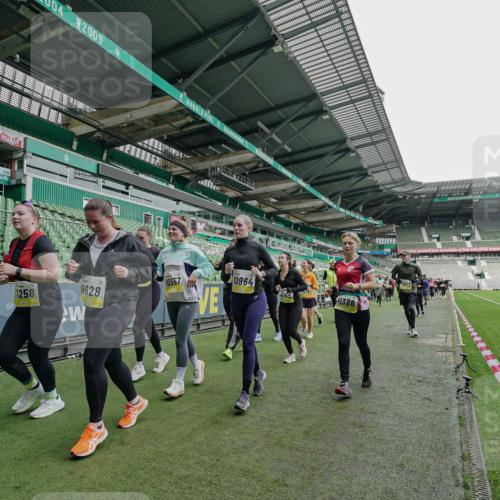 05.10.2025 - 20. swb-Marathon Bremen Michael Burmester http://msf.ph/oto/9225274 05.10.2025 10:39:22 Laufen im Stadion 7199, 7654, 7788, 7789, 7979, 8123, 9002, 9180, 9186, 9224, 9225, 9228, 9229, 9269, 9300, 9315, 9324, 9325, 9379, 9394, 9398, 9419, 9515, 9523, 9610, 9628, 9644, 9660, 9668, 9713, 9765, 9780, 9782, 9850, 9890, 9908, 9927, 9944, 9998, 10018, 10021, 10025, 10106, 10142, 10207, 10213, 10238, 10255, 10258, 10289, 10371, 10374, 10405, 10426, 10446, 10462, 10483, 10498, 10529, 10531, 10551, 10557, 10567, 10587, 10597, 10623, 10734, 10749, 10853, 9182, 9184 meine-sportfotos.de