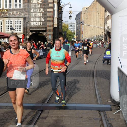 05.10.2025 - 20. swb-Marathon Bremen Yannick Fuchs http://msf.ph/oto/9225282 05.10.2025 10:56:43 Ziel 9547, 9790, 9886, 10005, 10008, 10042, 10648, 10971, 11100, 11253, 11260, 11475, 11571, 11691 meine-sportfotos.de