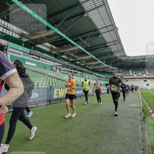 05.10.2025 - 20. swb-Marathon Bremen Michael Burmester http://msf.ph/oto/9225283 05.10.2025 10:39:23 Laufen im Stadion 7199, 7654, 7788, 7789, 7979, 8123, 9002, 9180, 9186, 9224, 9225, 9228, 9229, 9269, 9300, 9315, 9324, 9325, 9379, 9394, 9398, 9419, 9515, 9523, 9610, 9628, 9644, 9660, 9668, 9713, 9765, 9780, 9782, 9850, 9890, 9908, 9927, 9944, 9998, 10018, 10021, 10025, 10106, 10142, 10207, 10213, 10238, 10255, 10258, 10289, 10371, 10374, 10405, 10426, 10462, 10483, 10498, 10529, 10531, 10551, 10557, 10567, 10587, 10597, 10623, 10734, 10749, 10853, 9182, 9184 meine-sportfotos.de