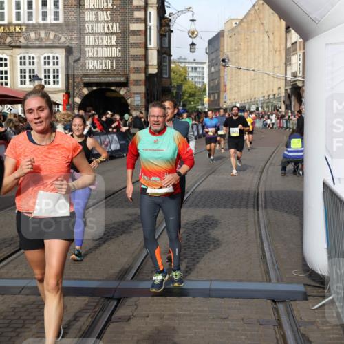 05.10.2025 - 20. swb-Marathon Bremen Yannick Fuchs http://msf.ph/oto/9225287 05.10.2025 10:56:43 Ziel 9547, 9790, 9886, 10005, 10008, 10042, 10648, 10971, 11100, 11253, 11260, 11475, 11571, 11691 meine-sportfotos.de