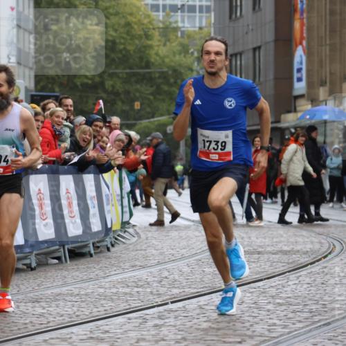 05.10.2025 - 20. swb-Marathon Bremen Strokosch-Dieckow http://msf.ph/oto/9225315 05.10.2025 12:17:49 Ziel 404, 1739 meine-sportfotos.de