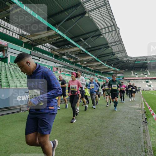 05.10.2025 - 20. swb-Marathon Bremen Michael Burmester http://msf.ph/oto/9225322 05.10.2025 10:39:32 Laufen im Stadion 7199, 7654, 7779, 7788, 7789, 7979, 8123, 9002, 9180, 9186, 9224, 9225, 9228, 9286, 9315, 9324, 9325, 9379, 9398, 9419, 9515, 9523, 9610, 9628, 9644, 9661, 9662, 9668, 9713, 9765, 9780, 9786, 9850, 9908, 9927, 9944, 9998, 10018, 10021, 10025, 10106, 10185, 10192, 10207, 10213, 10238, 10255, 10258, 10289, 10371, 10374, 10426, 10462, 10498, 10529, 10531, 10551, 10557, 10567, 10587, 10597, 10603, 10604, 10734, 10749, 9182, 9184, 9229, 9269, 9300, 9394 meine-sportfotos.de