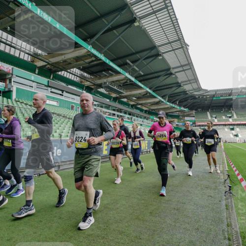 05.10.2025 - 20. swb-Marathon Bremen Michael Burmester http://msf.ph/oto/9225336 05.10.2025 10:39:35 Laufen im Stadion 7199, 7654, 7779, 7788, 7789, 7979, 8123, 9002, 9180, 9186, 9220, 9224, 9225, 9228, 9286, 9315, 9324, 9325, 9398, 9419, 9515, 9523, 9610, 9628, 9644, 9661, 9662, 9668, 9713, 9765, 9780, 9786, 9850, 9901, 9908, 9927, 9944, 9998, 10018, 10021, 10025, 10157, 10185, 10192, 10207, 10238, 10255, 10258, 10289, 10371, 10374, 10422, 10426, 10451, 10462, 10498, 10531, 10551, 10557, 10567, 10587, 10597, 10603, 10604, 10734, 10749, 9182, 9184, 9229, 9269, 9300, 9379, 9394 meine-sportfotos.de