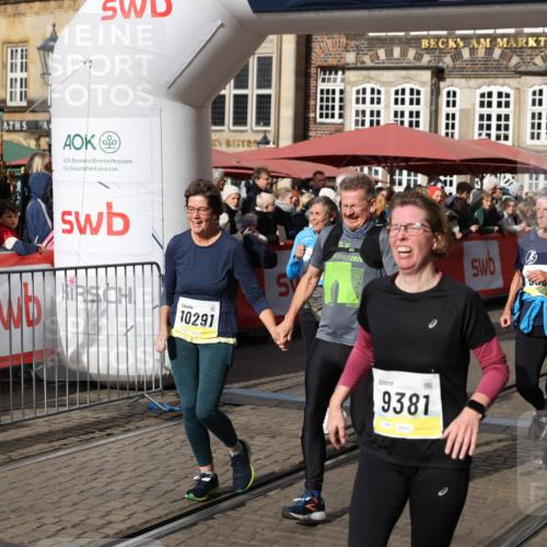 05.10.2025 - 20. swb-Marathon Bremen Yannick Fuchs http://msf.ph/oto/9225341 05.10.2025 11:00:09 Ziel 9005, 9381, 9604, 9611, 9612, 9666, 10138, 10290, 10291, 10311, 10572, 11026, 11266, 11444, 11639, 11644 meine-sportfotos.de