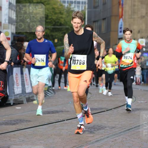 05.10.2025 - 20. swb-Marathon Bremen Strokosch-Dieckow http://msf.ph/oto/9225345 05.10.2025 10:48:45 Ziel 7414, 9261, 9482, 9674, 9729, 10047, 10799 meine-sportfotos.de