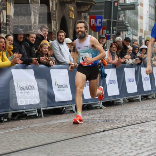 05.10.2025 - 20. swb-Marathon Bremen Strokosch-Dieckow http://msf.ph/oto/9225356 05.10.2025 12:17:50 Ziel 404, 1739 meine-sportfotos.de