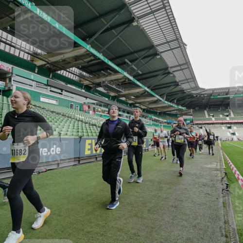 05.10.2025 - 20. swb-Marathon Bremen Michael Burmester http://msf.ph/oto/9225358 05.10.2025 10:39:39 Laufen im Stadion 7199, 7654, 7779, 7788, 7789, 7979, 8123, 9002, 9180, 9186, 9220, 9224, 9225, 9228, 9286, 9315, 9325, 9419, 9515, 9523, 9610, 9628, 9644, 9661, 9662, 9668, 9713, 9765, 9780, 9786, 9850, 9901, 9908, 9944, 9998, 10018, 10021, 10025, 10157, 10185, 10192, 10207, 10238, 10255, 10258, 10289, 10371, 10374, 10422, 10426, 10451, 10462, 10498, 10531, 10557, 10567, 10587, 10597, 10603, 10604, 10619, 10749, 9182, 9229, 9269, 9300, 9324, 9379, 9394 meine-sportfotos.de