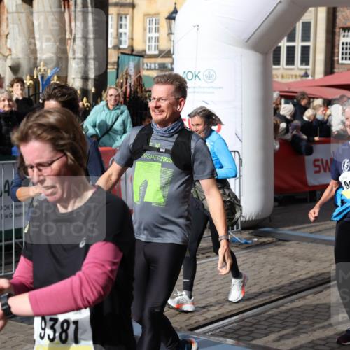 05.10.2025 - 20. swb-Marathon Bremen Yannick Fuchs http://msf.ph/oto/9225359 05.10.2025 11:00:10 Ziel 9005, 9381, 9603, 9604, 9611, 9612, 9666, 10138, 10290, 10291, 10311, 10572, 11026, 11266, 11444, 11639, 11644 meine-sportfotos.de