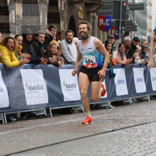 05.10.2025 - 20. swb-Marathon Bremen Strokosch-Dieckow http://msf.ph/oto/9225374 05.10.2025 12:17:50 Ziel 404, 1739 meine-sportfotos.de
