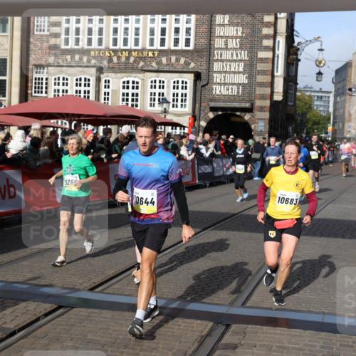05.10.2025 - 20. swb-Marathon Bremen Yannick Fuchs http://msf.ph/oto/9225376 05.10.2025 10:56:50 Ziel 8118, 9266, 9886, 10008, 10059, 10644, 10683, 10971, 11426, 11475, 11734 meine-sportfotos.de
