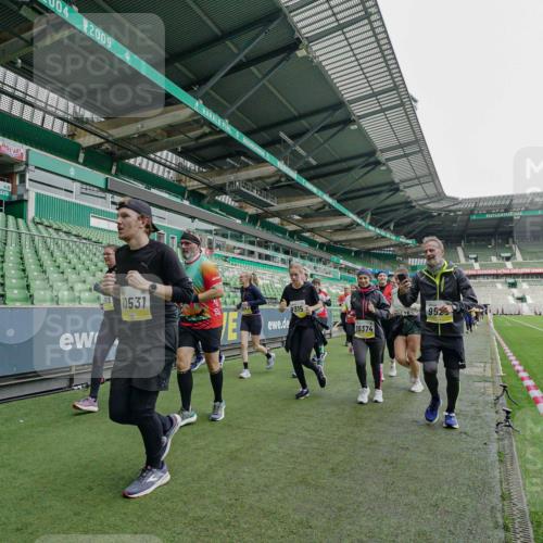 05.10.2025 - 20. swb-Marathon Bremen Michael Burmester http://msf.ph/oto/9225387 05.10.2025 10:39:44 Laufen im Stadion 7199, 7654, 7779, 7789, 7979, 9002, 9180, 9186, 9220, 9224, 9225, 9228, 9241, 9286, 9315, 9325, 9419, 9515, 9523, 9554, 9571, 9610, 9628, 9644, 9661, 9662, 9668, 9713, 9765, 9780, 9786, 9850, 9901, 9908, 9931, 9944, 9976, 9998, 10018, 10021, 10025, 10157, 10185, 10192, 10207, 10238, 10255, 10258, 10286, 10289, 10371, 10374, 10383, 10422, 10426, 10451, 10462, 10498, 10531, 10532, 10557, 10567, 10587, 10597, 10603, 10604, 10619, 10749, 9229, 9269, 9300, 9324, 9379, 9394 meine-sportfotos.de