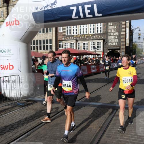05.10.2025 - 20. swb-Marathon Bremen Yannick Fuchs http://msf.ph/oto/9225396 05.10.2025 10:56:51 Ziel 8118, 9188, 9266, 10059, 10644, 10683, 10845, 11426, 11475, 11734 meine-sportfotos.de