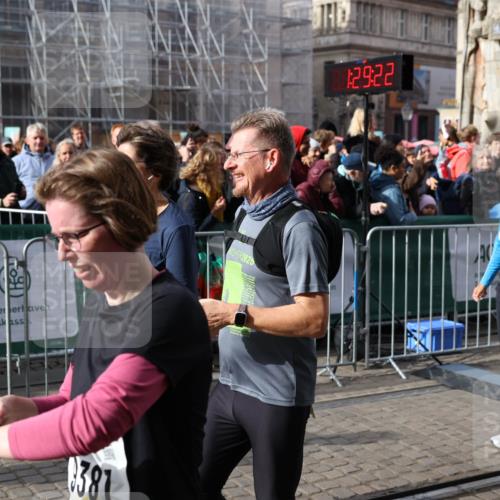 05.10.2025 - 20. swb-Marathon Bremen Yannick Fuchs http://msf.ph/oto/9225401 05.10.2025 11:00:11 Ziel 9005, 9381, 9603, 9604, 9611, 9666, 10138, 10290, 10291, 10311, 10489, 10572, 11026, 11266, 11444, 11639, 11644 meine-sportfotos.de