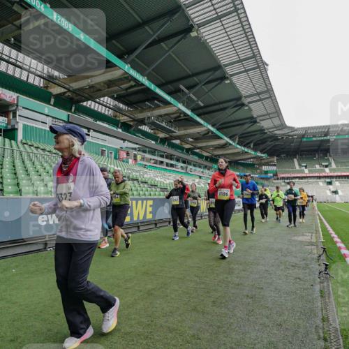 05.10.2025 - 20. swb-Marathon Bremen Michael Burmester http://msf.ph/oto/9225404 05.10.2025 10:39:49 Laufen im Stadion 7199, 7654, 7779, 7789, 7979, 9002, 9180, 9186, 9220, 9224, 9225, 9228, 9241, 9275, 9286, 9315, 9325, 9419, 9515, 9523, 9554, 9571, 9610, 9619, 9628, 9644, 9661, 9662, 9668, 9713, 9765, 9780, 9786, 9850, 9901, 9908, 9931, 9944, 9976, 10018, 10021, 10025, 10157, 10185, 10192, 10207, 10238, 10258, 10286, 10289, 10371, 10374, 10383, 10422, 10426, 10451, 10462, 10531, 10532, 10542, 10557, 10567, 10587, 10597, 10603, 10604, 10619, 10674, 10749, 9229, 9324, 9379 meine-sportfotos.de