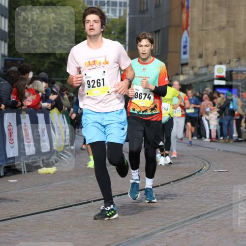 05.10.2025 - 20. swb-Marathon Bremen Strokosch-Dieckow http://msf.ph/oto/9225405 05.10.2025 10:48:47 Ziel 7414, 9255, 9261, 9482, 9674, 9729, 10047, 10799 meine-sportfotos.de