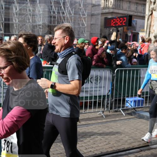 05.10.2025 - 20. swb-Marathon Bremen Yannick Fuchs http://msf.ph/oto/9225411 05.10.2025 11:00:11 Ziel 9005, 9381, 9603, 9604, 9611, 9666, 10138, 10290, 10291, 10311, 10489, 10572, 11026, 11266, 11444, 11639, 11644 meine-sportfotos.de