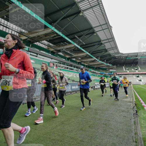 05.10.2025 - 20. swb-Marathon Bremen Michael Burmester http://msf.ph/oto/9225413 05.10.2025 10:39:50 Laufen im Stadion 7199, 7654, 7779, 7789, 7979, 9002, 9180, 9186, 9220, 9224, 9225, 9228, 9241, 9275, 9286, 9315, 9325, 9419, 9515, 9523, 9554, 9571, 9610, 9619, 9644, 9661, 9662, 9668, 9713, 9765, 9780, 9786, 9850, 9866, 9901, 9908, 9931, 9944, 9976, 10018, 10021, 10025, 10157, 10185, 10192, 10207, 10238, 10286, 10289, 10371, 10374, 10383, 10422, 10426, 10451, 10462, 10531, 10532, 10542, 10557, 10567, 10587, 10597, 10603, 10604, 10619, 10674, 10749, 9229, 9324, 9379 meine-sportfotos.de