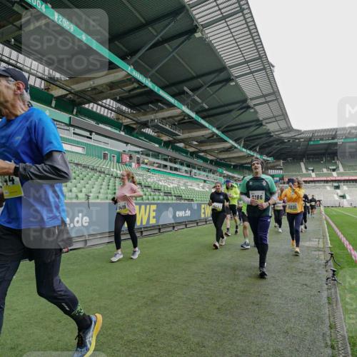 05.10.2025 - 20. swb-Marathon Bremen Michael Burmester http://msf.ph/oto/9225421 05.10.2025 10:39:52 Laufen im Stadion 7199, 7654, 7779, 7789, 7799, 7979, 9002, 9180, 9186, 9220, 9224, 9225, 9228, 9241, 9275, 9286, 9315, 9325, 9419, 9515, 9523, 9554, 9571, 9610, 9615, 9619, 9644, 9661, 9662, 9668, 9713, 9765, 9780, 9786, 9866, 9901, 9908, 9931, 9944, 9976, 10018, 10021, 10025, 10157, 10185, 10192, 10207, 10238, 10286, 10289, 10371, 10374, 10383, 10422, 10426, 10451, 10462, 10531, 10532, 10542, 10567, 10587, 10597, 10603, 10604, 10619, 10674, 10699, 10749, 9324, 9379 meine-sportfotos.de