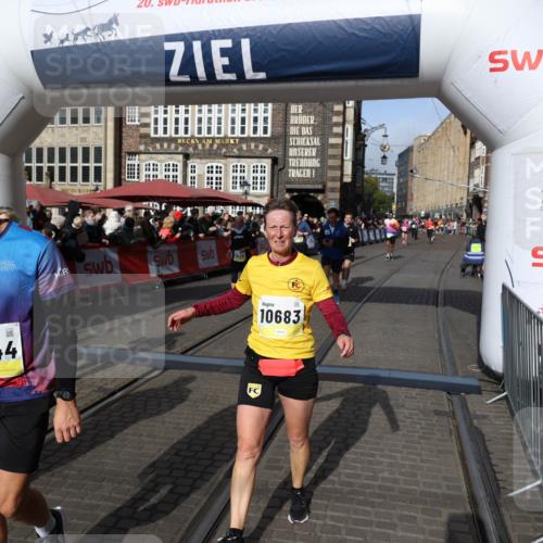 05.10.2025 - 20. swb-Marathon Bremen Yannick Fuchs http://msf.ph/oto/9225424 05.10.2025 10:56:52 Ziel 8118, 9188, 9266, 10059, 10644, 10683, 10845, 11426, 11475, 11675, 11734 meine-sportfotos.de