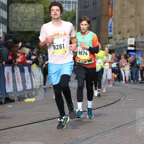 05.10.2025 - 20. swb-Marathon Bremen Strokosch-Dieckow http://msf.ph/oto/9225427 05.10.2025 10:48:47 Ziel 7414, 9255, 9261, 9482, 9674, 9729, 10047, 10799 meine-sportfotos.de