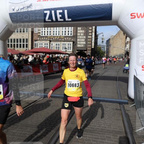 05.10.2025 - 20. swb-Marathon Bremen Yannick Fuchs http://msf.ph/oto/9225429 05.10.2025 10:56:52 Ziel 8118, 9188, 9266, 10059, 10644, 10683, 10845, 11426, 11475, 11675, 11734 meine-sportfotos.de