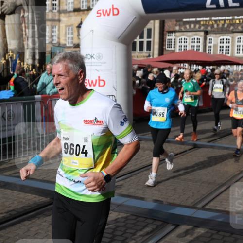 05.10.2025 - 20. swb-Marathon Bremen Yannick Fuchs http://msf.ph/oto/9225436 05.10.2025 11:00:12 Ziel 7621, 9005, 9381, 9603, 9604, 9611, 9666, 10138, 10290, 10291, 10311, 10489, 10572, 11026, 11125, 11266, 11600, 11639 meine-sportfotos.de