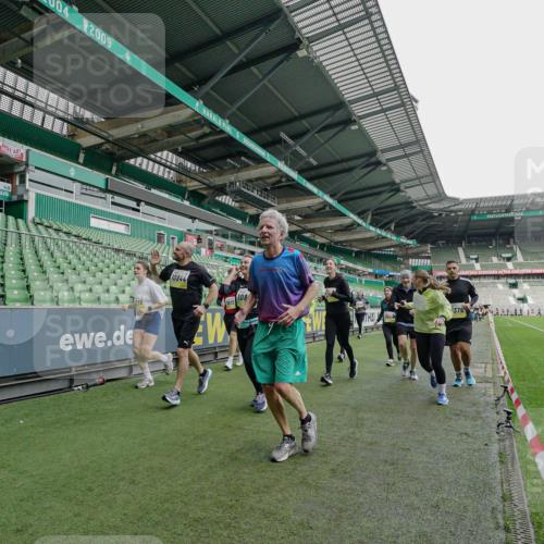 05.10.2025 - 20. swb-Marathon Bremen Michael Burmester http://msf.ph/oto/9225446 05.10.2025 10:39:59 Laufen im Stadion 7654, 7779, 7789, 7799, 7979, 9002, 9180, 9186, 9220, 9224, 9225, 9228, 9241, 9275, 9286, 9308, 9315, 9325, 9387, 9419, 9423, 9491, 9515, 9523, 9552, 9554, 9571, 9610, 9615, 9619, 9623, 9644, 9661, 9662, 9713, 9721, 9780, 9786, 9866, 9901, 9908, 9931, 9944, 9976, 10018, 10021, 10025, 10157, 10160, 10185, 10192, 10207, 10238, 10286, 10289, 10374, 10383, 10422, 10426, 10451, 10462, 10531, 10532, 10542, 10567, 10587, 10597, 10603, 10604, 10619, 10674, 10699, 10737, 10749 meine-sportfotos.de