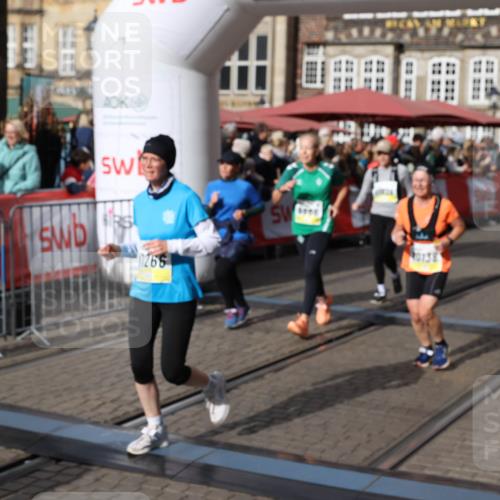 05.10.2025 - 20. swb-Marathon Bremen Yannick Fuchs http://msf.ph/oto/9225453 05.10.2025 11:00:12 Ziel 7621, 9005, 9381, 9603, 9604, 9611, 9666, 10138, 10290, 10291, 10311, 10489, 10572, 11026, 11125, 11266, 11600, 11639 meine-sportfotos.de