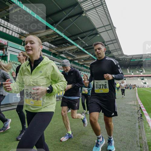 05.10.2025 - 20. swb-Marathon Bremen Michael Burmester http://msf.ph/oto/9225459 05.10.2025 10:40:01 Laufen im Stadion 7654, 7779, 7789, 7799, 7979, 9002, 9180, 9186, 9220, 9224, 9225, 9228, 9241, 9275, 9286, 9308, 9315, 9325, 9387, 9419, 9423, 9491, 9515, 9523, 9552, 9554, 9571, 9615, 9619, 9623, 9644, 9661, 9662, 9713, 9721, 9780, 9786, 9866, 9901, 9908, 9931, 9944, 9976, 10018, 10021, 10025, 10157, 10160, 10185, 10192, 10207, 10238, 10286, 10289, 10374, 10383, 10422, 10426, 10451, 10462, 10531, 10532, 10542, 10567, 10587, 10597, 10603, 10604, 10619, 10674, 10699, 10737, 10749 meine-sportfotos.de