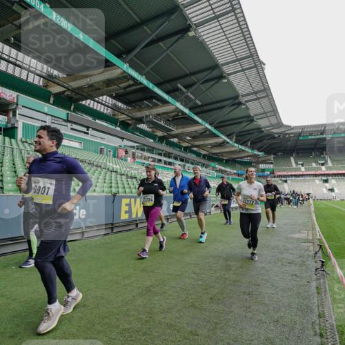 05.10.2025 - 20. swb-Marathon Bremen Michael Burmester http://msf.ph/oto/9225472 05.10.2025 10:40:04 Laufen im Stadion 7779, 7789, 7799, 7979, 9002, 9180, 9186, 9220, 9228, 9241, 9275, 9286, 9308, 9315, 9325, 9387, 9419, 9423, 9491, 9523, 9552, 9554, 9571, 9615, 9619, 9623, 9644, 9661, 9662, 9713, 9721, 9780, 9786, 9866, 9901, 9931, 9976, 10025, 10157, 10160, 10185, 10192, 10193, 10207, 10238, 10286, 10289, 10374, 10383, 10422, 10426, 10451, 10462, 10531, 10532, 10542, 10567, 10587, 10597, 10603, 10604, 10619, 10674, 10699, 10737, 10749, 11090, 11270, 7654, 9224 meine-sportfotos.de