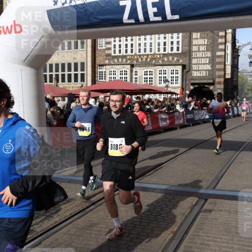 05.10.2025 - 20. swb-Marathon Bremen Yannick Fuchs http://msf.ph/oto/9225505 05.10.2025 10:56:55 Ziel 9188, 9266, 10059, 10145, 10644, 10683, 10845, 11426, 11675, 11734 meine-sportfotos.de