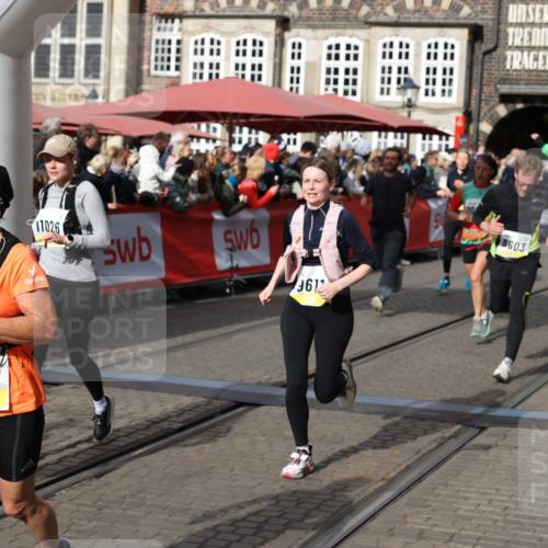 05.10.2025 - 20. swb-Marathon Bremen Yannick Fuchs http://msf.ph/oto/9225508 05.10.2025 11:00:13 Ziel 7621, 9005, 9381, 9603, 9604, 9611, 9666, 10138, 10290, 10291, 10311, 10489, 10572, 11026, 11125, 11266, 11600, 11639 meine-sportfotos.de
