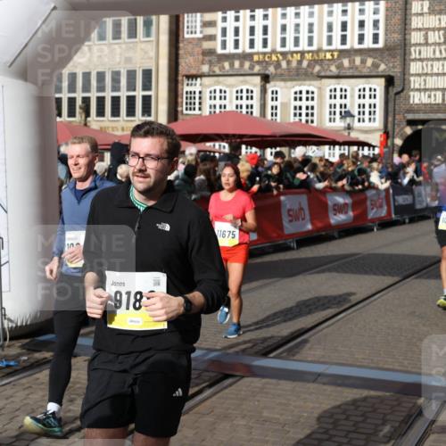 05.10.2025 - 20. swb-Marathon Bremen Yannick Fuchs http://msf.ph/oto/9225515 05.10.2025 10:56:56 Ziel 9188, 9266, 10059, 10145, 10644, 10683, 10845, 10924, 11426, 11675, 11734 meine-sportfotos.de