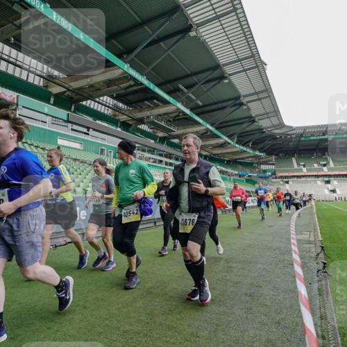 05.10.2025 - 20. swb-Marathon Bremen Michael Burmester http://msf.ph/oto/9225522 05.10.2025 10:40:19 Laufen im Stadion 7779, 7799, 8111, 9220, 9241, 9245, 9275, 9286, 9308, 9321, 9387, 9419, 9423, 9440, 9466, 9491, 9552, 9554, 9571, 9615, 9619, 9623, 9661, 9662, 9690, 9712, 9721, 9786, 9866, 9901, 9931, 9976, 10001, 10025, 10081, 10135, 10157, 10160, 10168, 10185, 10192, 10193, 10243, 10286, 10343, 10383, 10419, 10422, 10451, 10532, 10542, 10563, 10580, 10587, 10597, 10603, 10604, 10619, 10674, 10699, 10737, 11090, 11270, 7654, 7789, 7979, 9002, 9180, 9186, 9224 meine-sportfotos.de