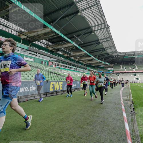 05.10.2025 - 20. swb-Marathon Bremen Michael Burmester http://msf.ph/oto/9225532 05.10.2025 10:40:24 Laufen im Stadion 7779, 7799, 8111, 9205, 9220, 9241, 9245, 9275, 9286, 9308, 9321, 9387, 9423, 9440, 9466, 9491, 9552, 9554, 9571, 9615, 9619, 9623, 9661, 9662, 9690, 9712, 9721, 9786, 9804, 9866, 9901, 9931, 9942, 9976, 10001, 10058, 10081, 10135, 10157, 10160, 10168, 10185, 10192, 10193, 10243, 10286, 10343, 10383, 10419, 10422, 10451, 10532, 10542, 10563, 10580, 10603, 10604, 10619, 10674, 10699, 10737, 11090, 11270, 7789, 7979, 9002, 9180, 9186, 9419, 11044 meine-sportfotos.de